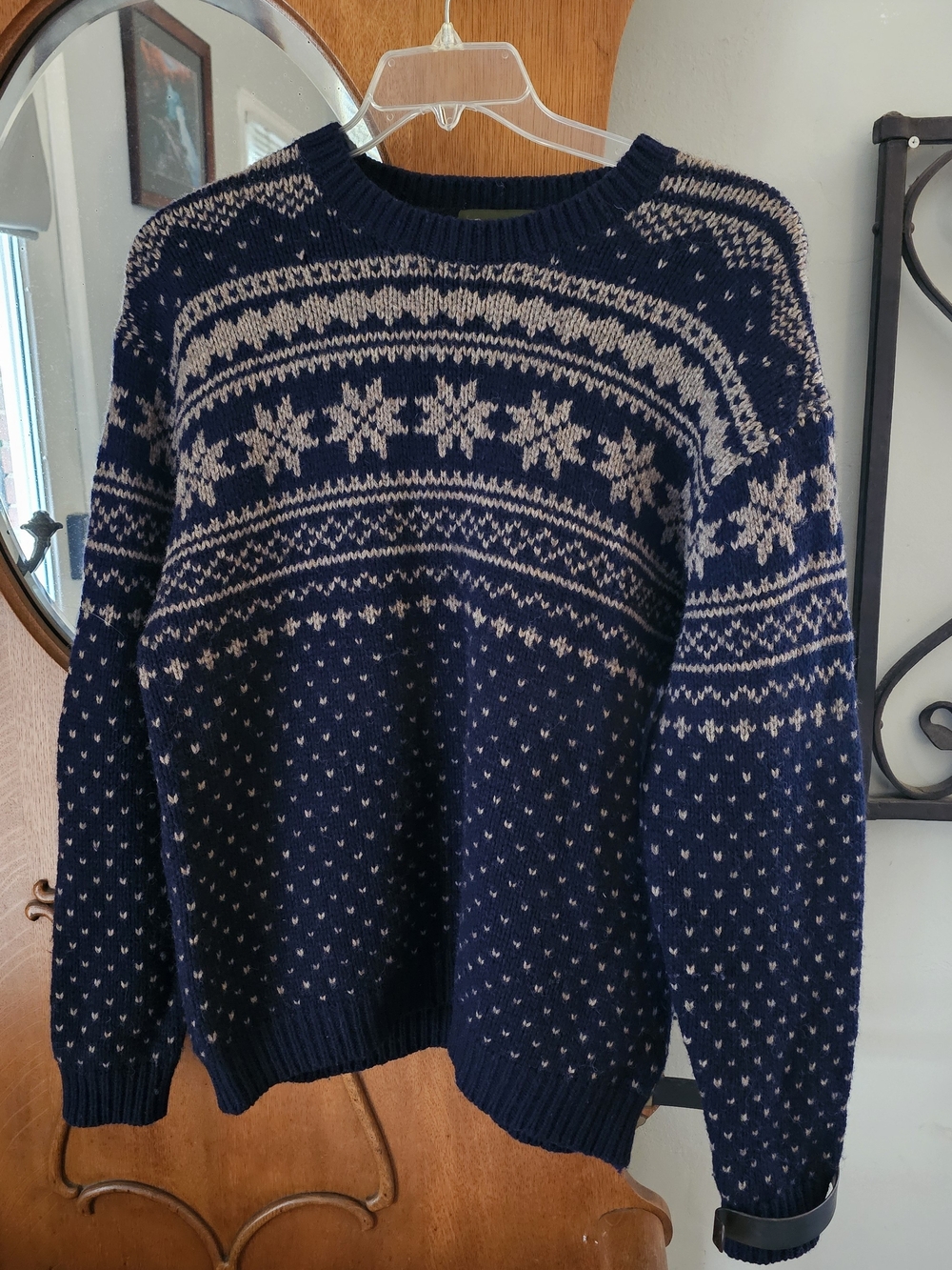 Eddie Bauer 100% Wool Fair Isle Nordic Sweater Men's Large Blue Cream Snowflake